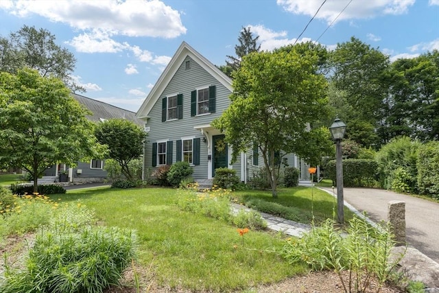 75 Union St, Holliston, MA 01746 - neoclassical / greek revival house with a front lawn