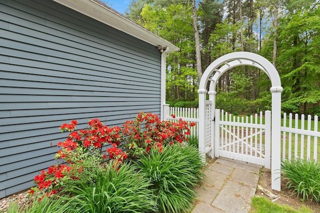 51 Fox Run Rd, Sudbury, MA 01776 - view of side of home