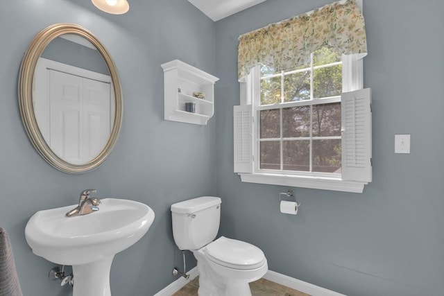 42 Mcgregory Rd, Sturbridge, MA 01566 - half bath with baseboards