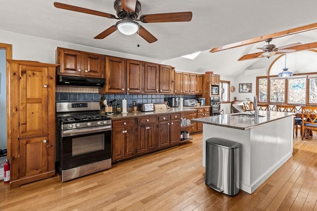 125 Wamsutta Rd, Eastham, MA 02642 - kitchen with appliances with stainless steel finishes, under cabinet range hood, a ceiling fan, a sink, and backsplash
