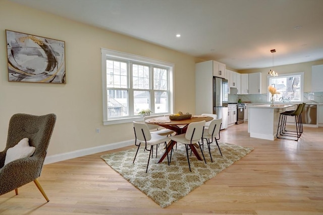 dining room with a wealth of natural light, recessed lighting, light wood-style flooring, and baseboards