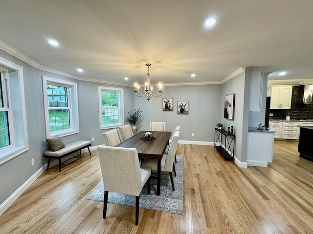 dining area featuring a chandelier, recessed lighting, light wood finished floors, crown molding, and baseboards