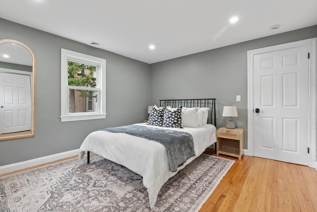 bedroom featuring recessed lighting, baseboards, visible vents, and light wood-type flooring