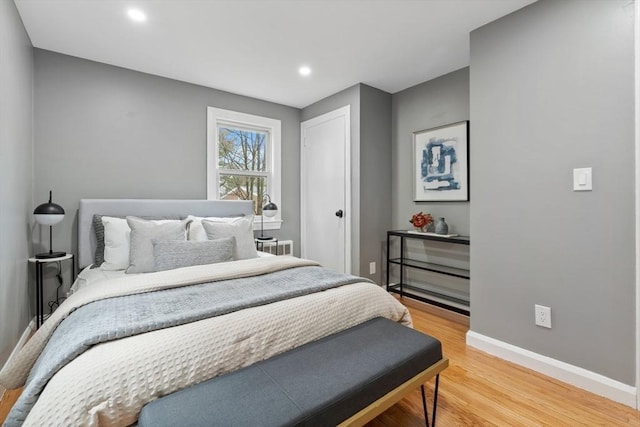 bedroom featuring recessed lighting, baseboards, and light wood-style flooring