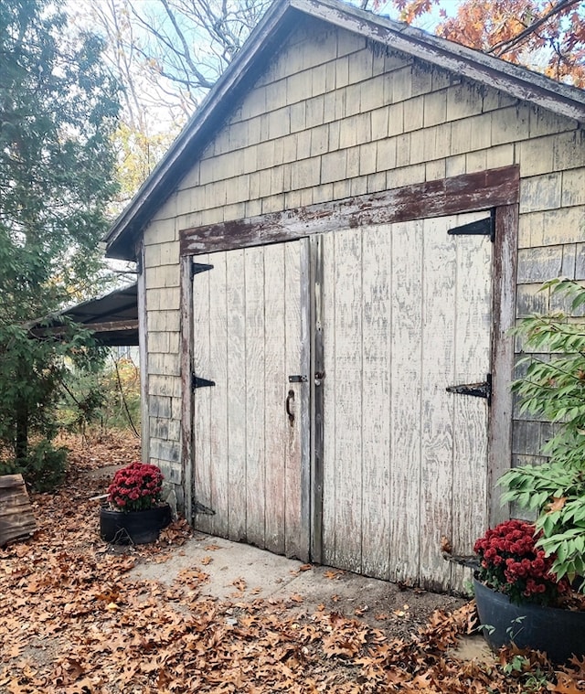 view of outbuilding