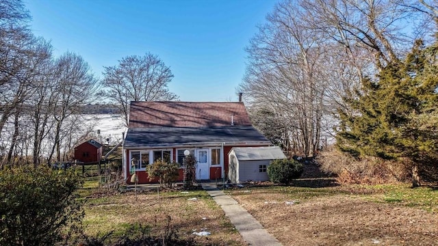 view of front of property with an outdoor structure