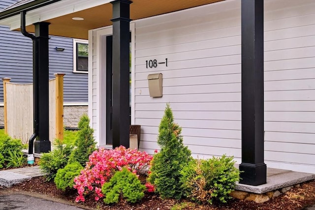 108 Central St, Ipswich, MA 01938 - property entrance
