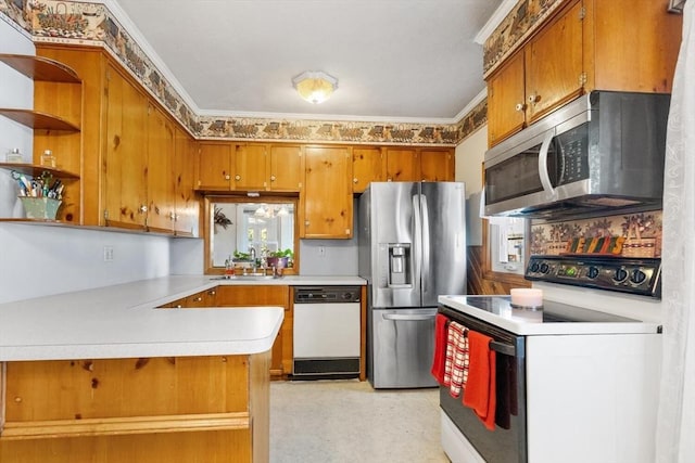 kitchen with stainless steel appliances, ornamental molding, kitchen peninsula, and sink