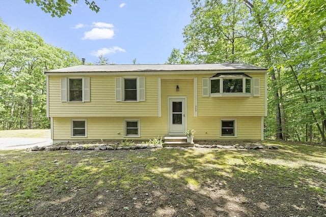 525 Flat Hill Rd, Lunenburg, MA 01462 - split foyer home with entry steps
