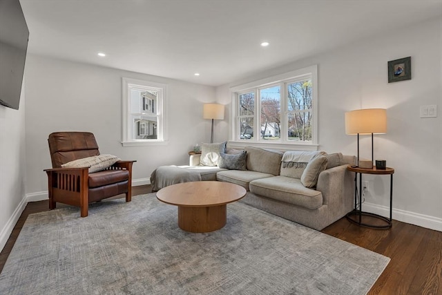 living area featuring recessed lighting, baseboards, and wood finished floors