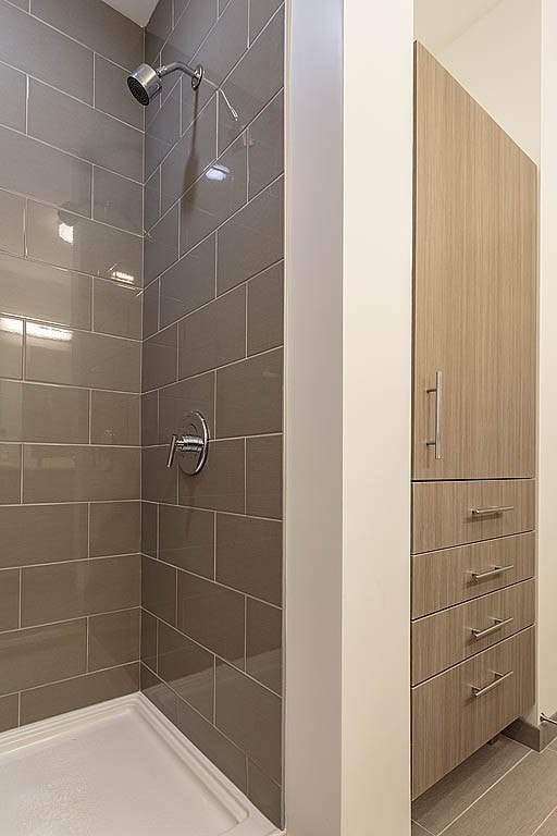 bathroom with a tile shower