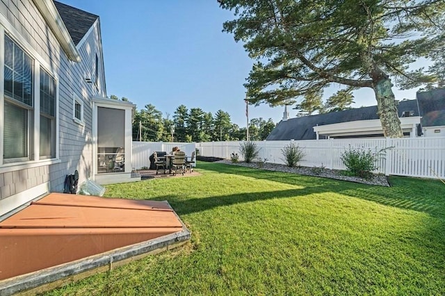 view of yard featuring a patio area