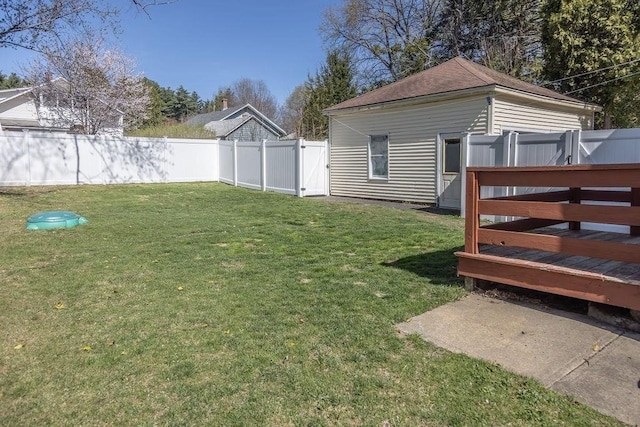 view of yard featuring a fenced backyard