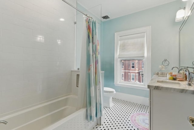 782 E 4th St, Boston, MA 02127 - full bathroom featuring vanity, shower / bathtub combination with curtain, baseboards, and toilet