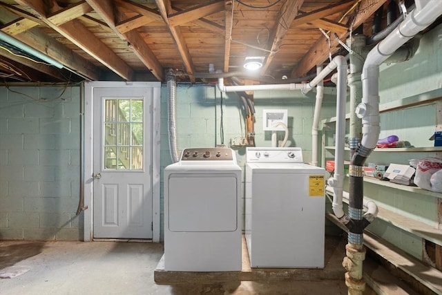 5 Woodland Dr, Oxford, MA 01540 - washroom featuring washer and clothes dryer