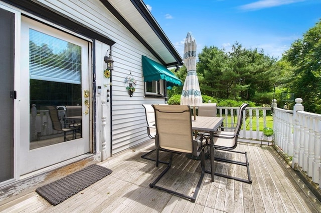 67 Main St, Atkinson, NH 03811 - deck with outdoor dining space