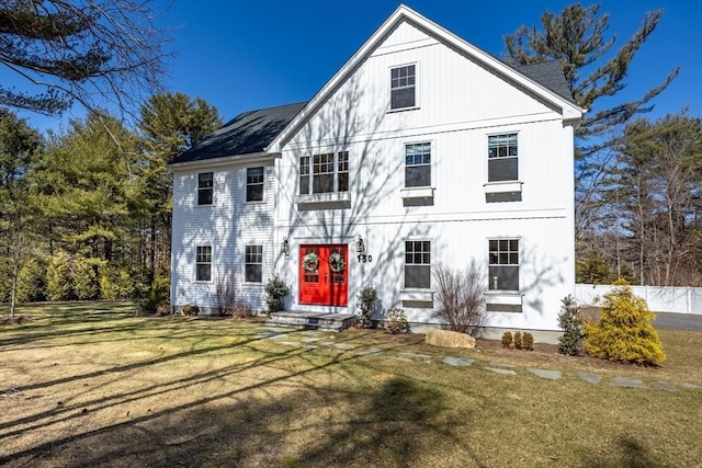 view of front of property with a front yard