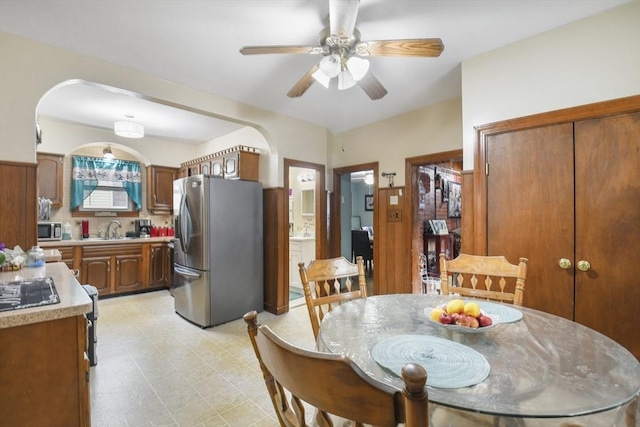 dining room with a ceiling fan