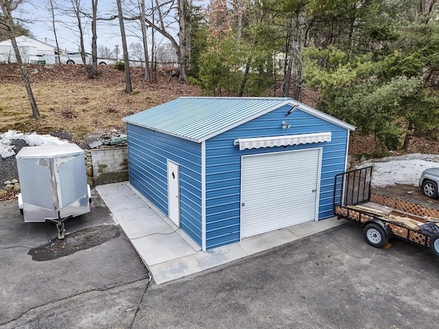 detached garage with driveway