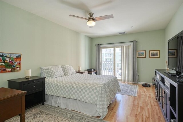 bedroom featuring baseboards, light wood finished floors, visible vents, and a ceiling fan