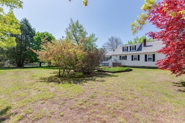 view of green lawn