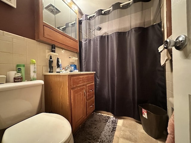 23 Rhodes Cir, Hingham, MA 02043 - full bath with toilet, a shower with shower curtain, tile walls, and vanity
