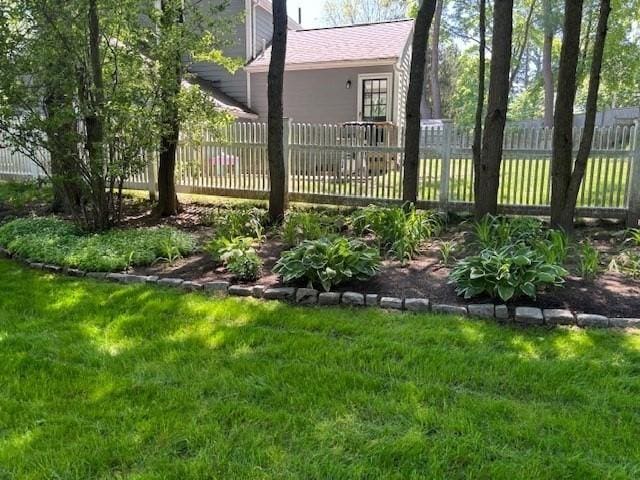 view of yard featuring fence