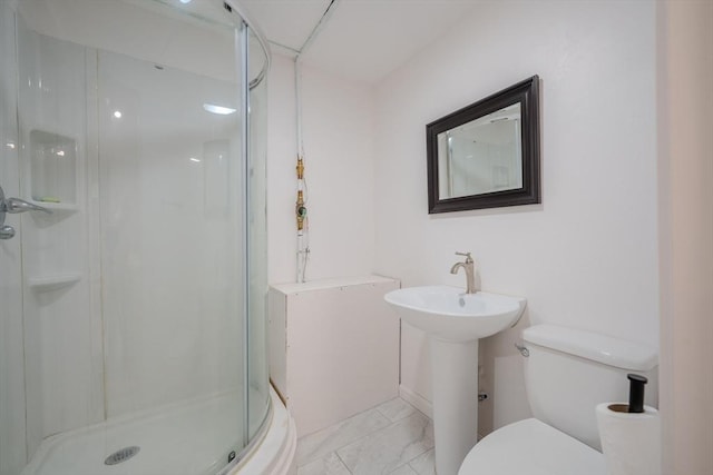 full bathroom with a stall shower, toilet, and a sink