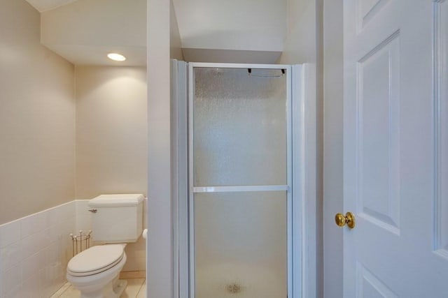 full bathroom with a stall shower and toilet