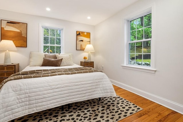 bedroom featuring light wood-style flooring, baseboards, and recessed lighting