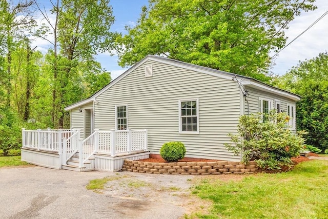 view of front of house featuring a wooden deck