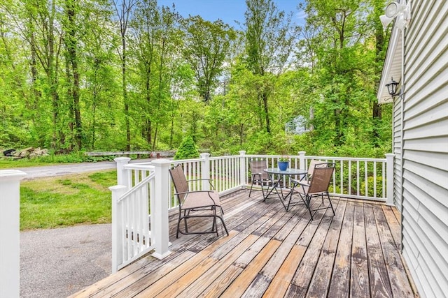 deck with outdoor dining space