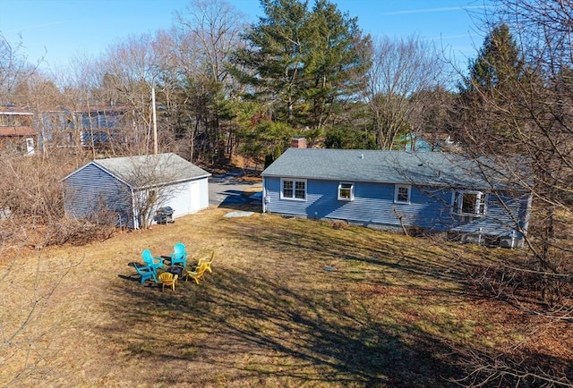 view of yard featuring an outbuilding and a garage