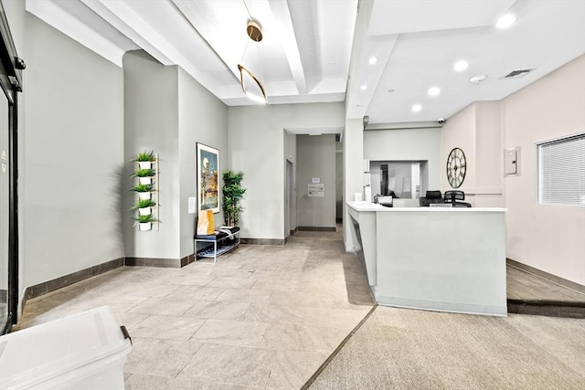 kitchen featuring recessed lighting, visible vents, decorative light fixtures, and baseboards