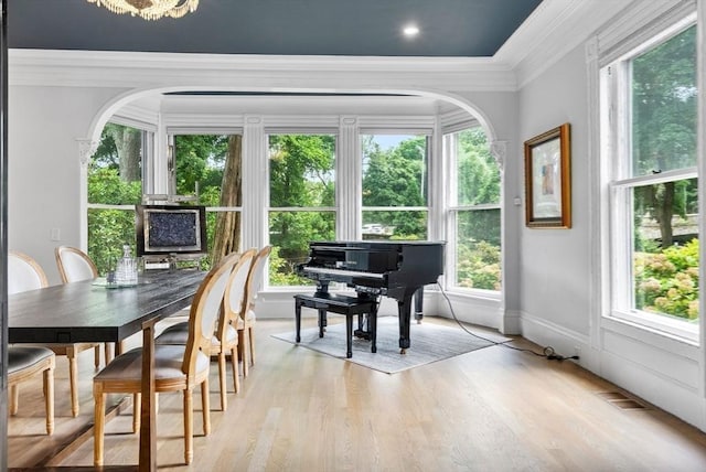 sunroom with visible vents and arched walkways
