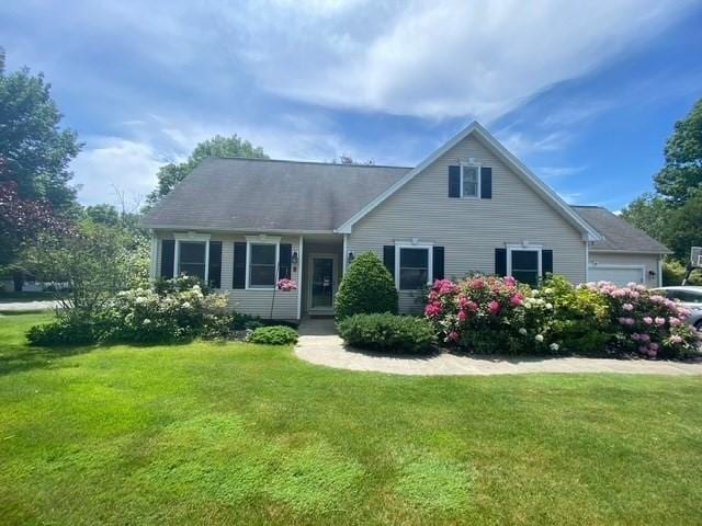 view of front of house featuring a garage and a front yard