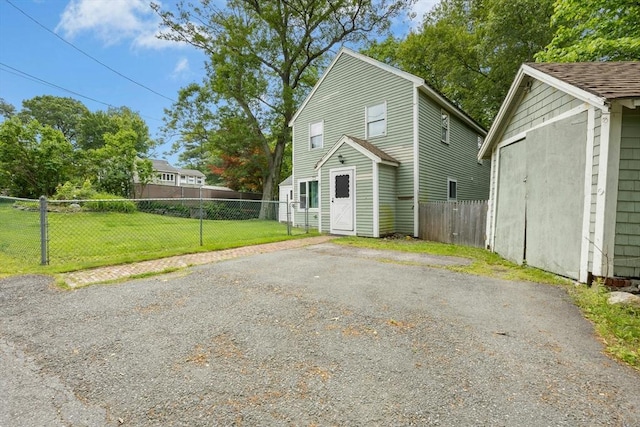 8 Stones Corner Rd, Berlin, MA 01503 - view of front facade with an outbuilding