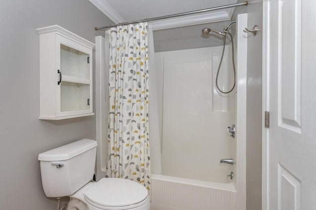full bath featuring crown molding, toilet, and shower / bath combination with curtain