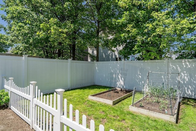 42 Sylvia Rd Unit 42, Medford, MA 02155 - view of yard with a vegetable garden