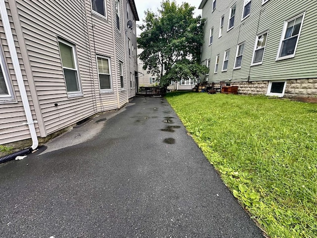 32 Ames St, Worcester, MA 01604 - view of grassy yard