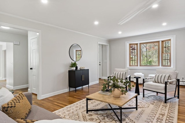 living room with crown molding, recessed lighting, baseboards, and light wood-style flooring