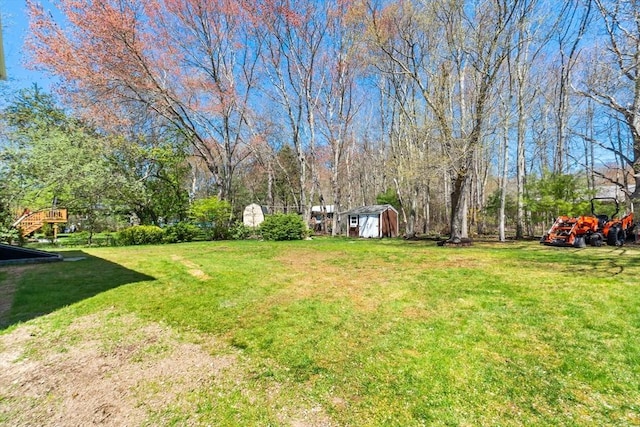 view of yard featuring an outbuilding and a storage shed
