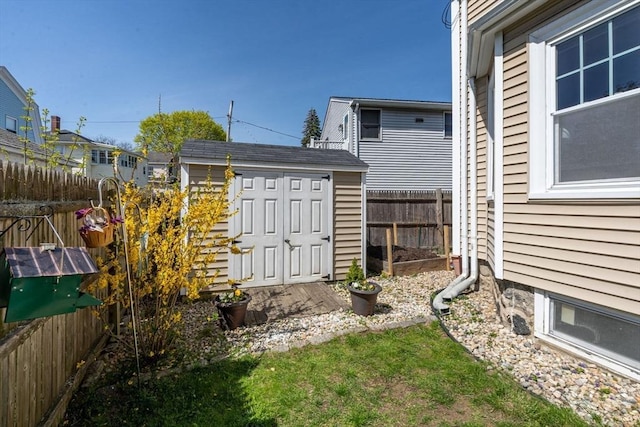 view of yard featuring an outdoor structure, a shed, and a fenced backyard