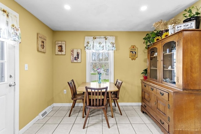 dining space featuring visible vents, recessed lighting, and baseboards