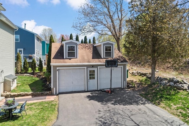 view of detached garage