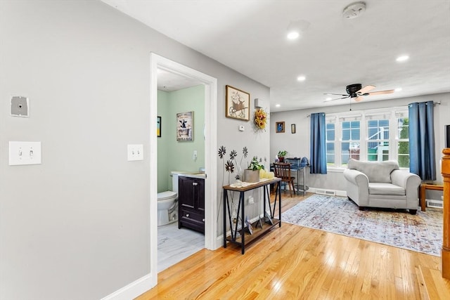 living area featuring light wood-style flooring, recessed lighting, baseboards, a ceiling fan, and visible vents