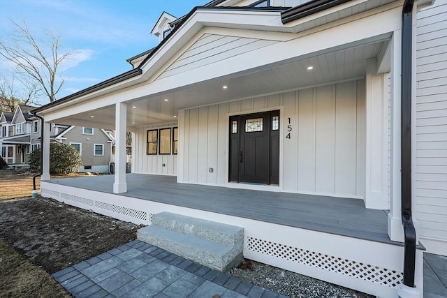 property entrance featuring a porch