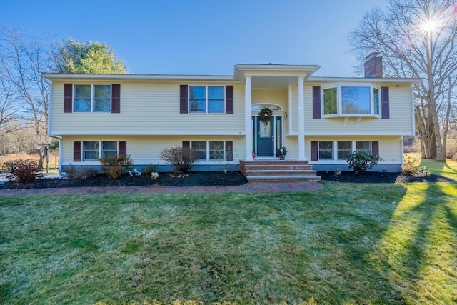 split foyer home with a front yard