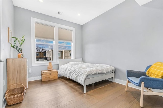 bedroom featuring visible vents, recessed lighting, hardwood / wood-style flooring, and baseboards