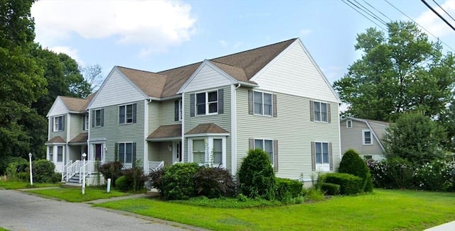 view of front facade with a front yard